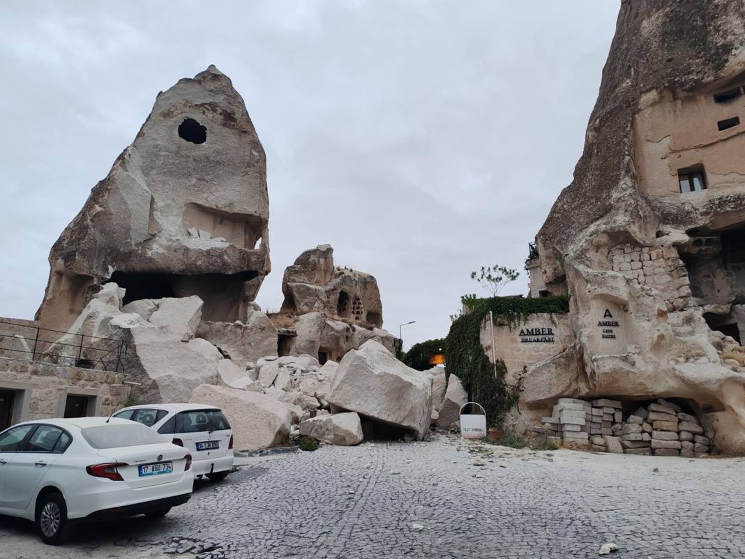 Kapadokya'da milyonlarca yıllık peribacası yıkıldı 18
